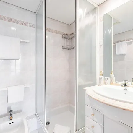 Eden Park 2 Piece, Clim, Parking * Mentona